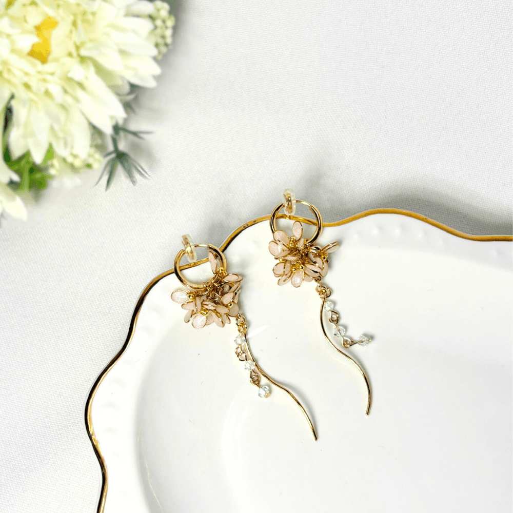 【銀木犀/ギンモクセイ】2wayフープイヤリング 揺れるホワイト 金属アレルギー対応 サージカルステンレス 受注生産 | 8枚目